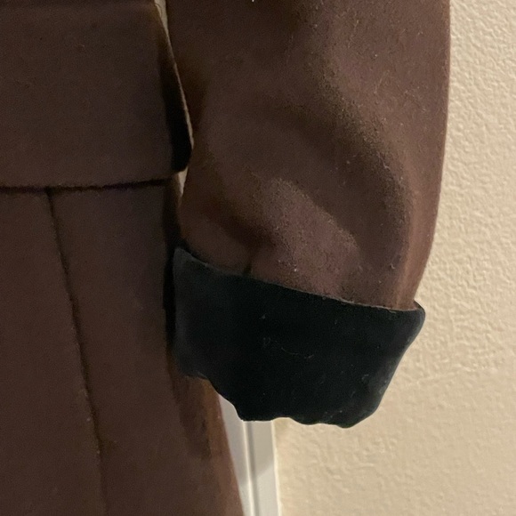 Halston size 6 brown wool coat with black velvet trim - Picture 3 of 4